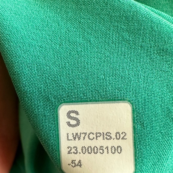 Lululemon Stretch Woven Relaxed-Fit High-Rise Short 4"
Kelly Green! EUC - Picture 2 of 2